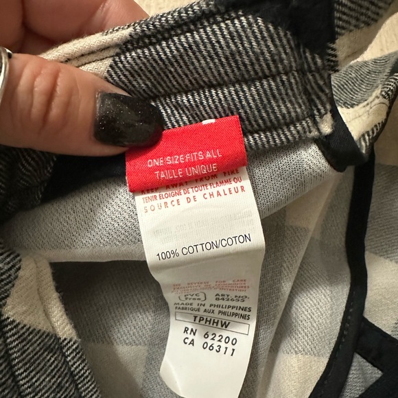 Women’s Plaid Puma Hat - Picture 6 of 6